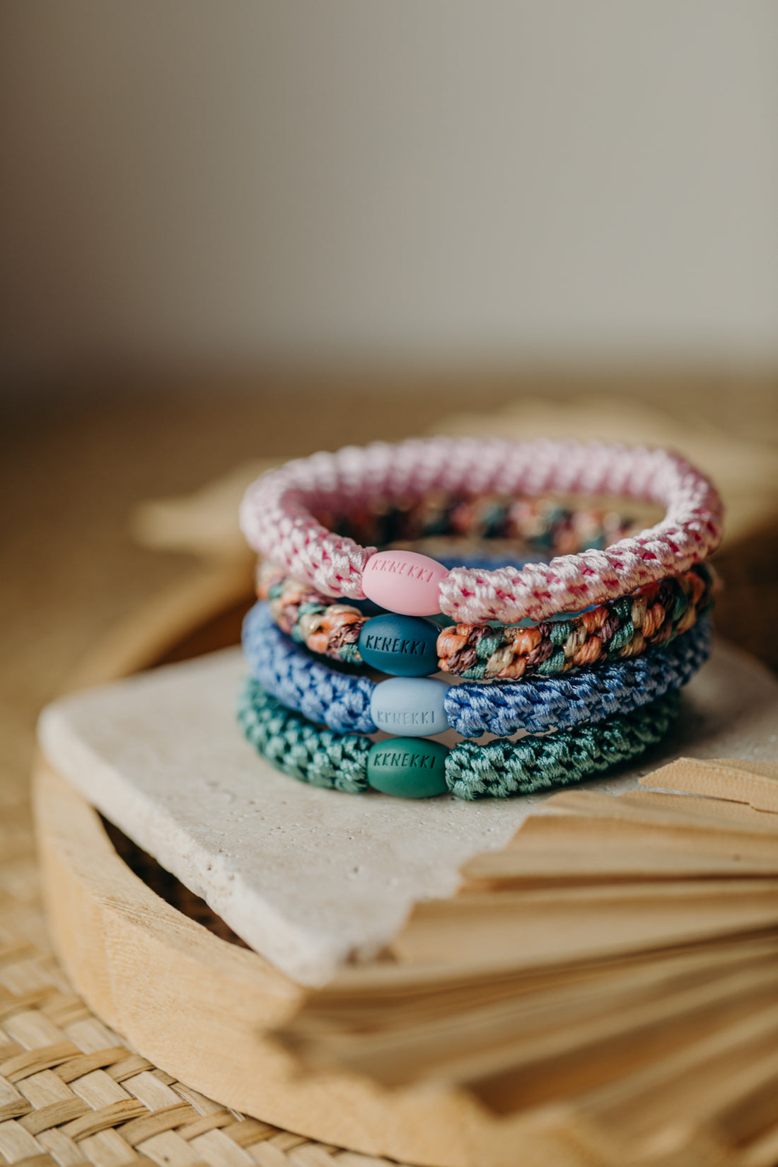 KKNEKKI Haargummi Set 047: 4 Haargummis im Set Sky Blue, Faded Green, Pink und Mix Plum Faded Green Glitter