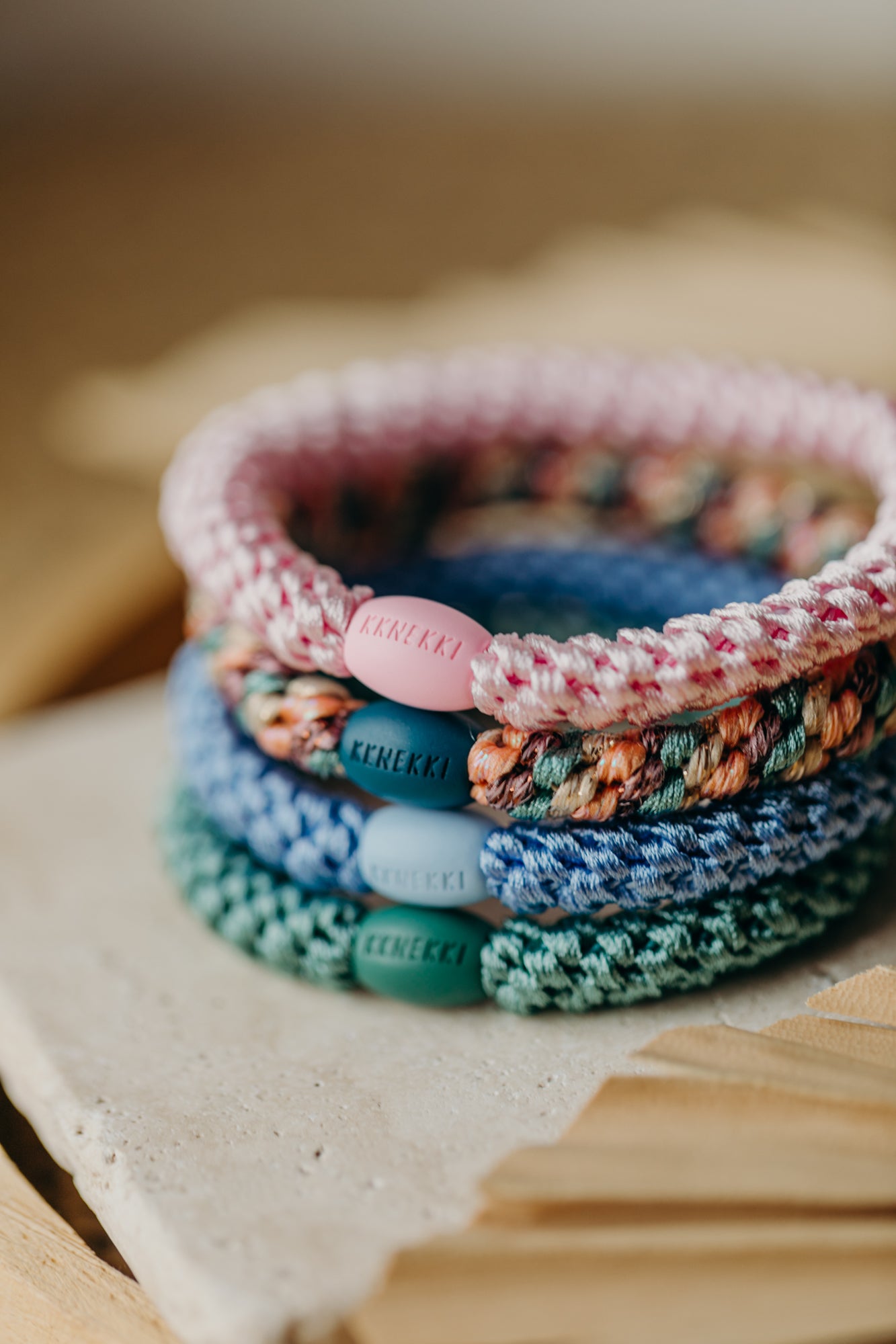KKNEKKI Haargummi Set 047: 4 Haargummis im Set Sky Blue, Faded Green, Pink und Mix Plum Faded Green Glitter