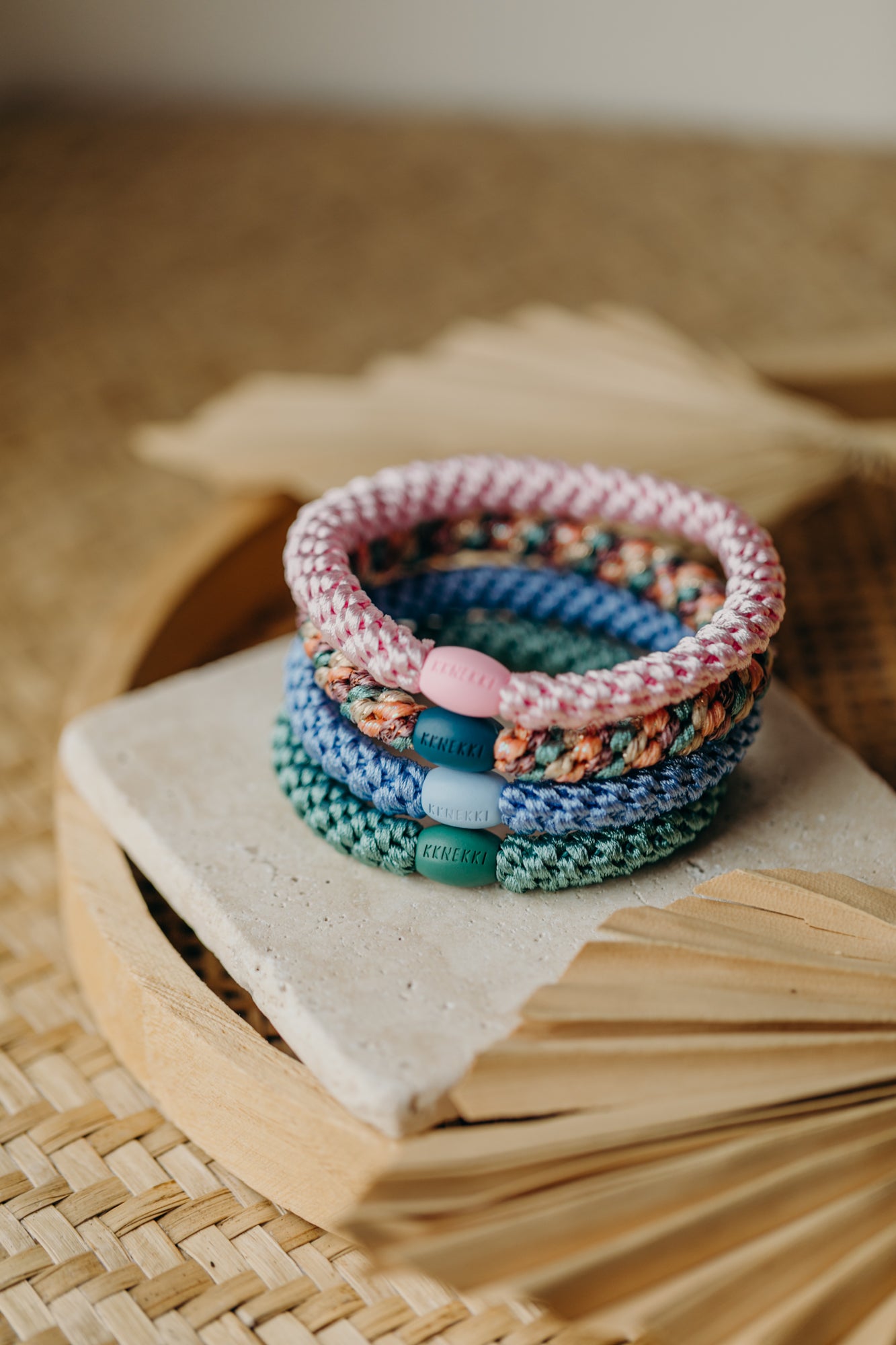 KKNEKKI Haargummi Set 047: 4 Haargummis im Set Sky Blue, Faded Green, Pink und Mix Plum Faded Green Glitter