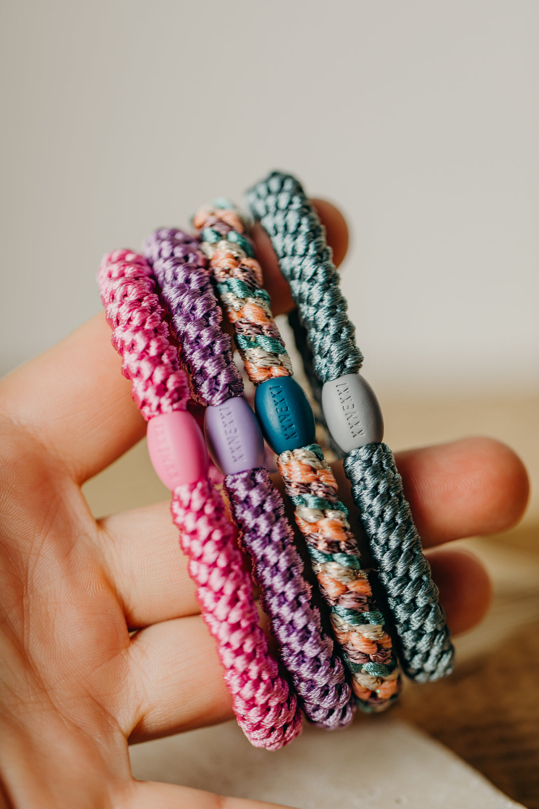 KKNEKKI Haargummi Set 048: 4 Haargummis im Set Aqua, Lavendel, Bubble Gum und Mix Plum Faded Green Glitter