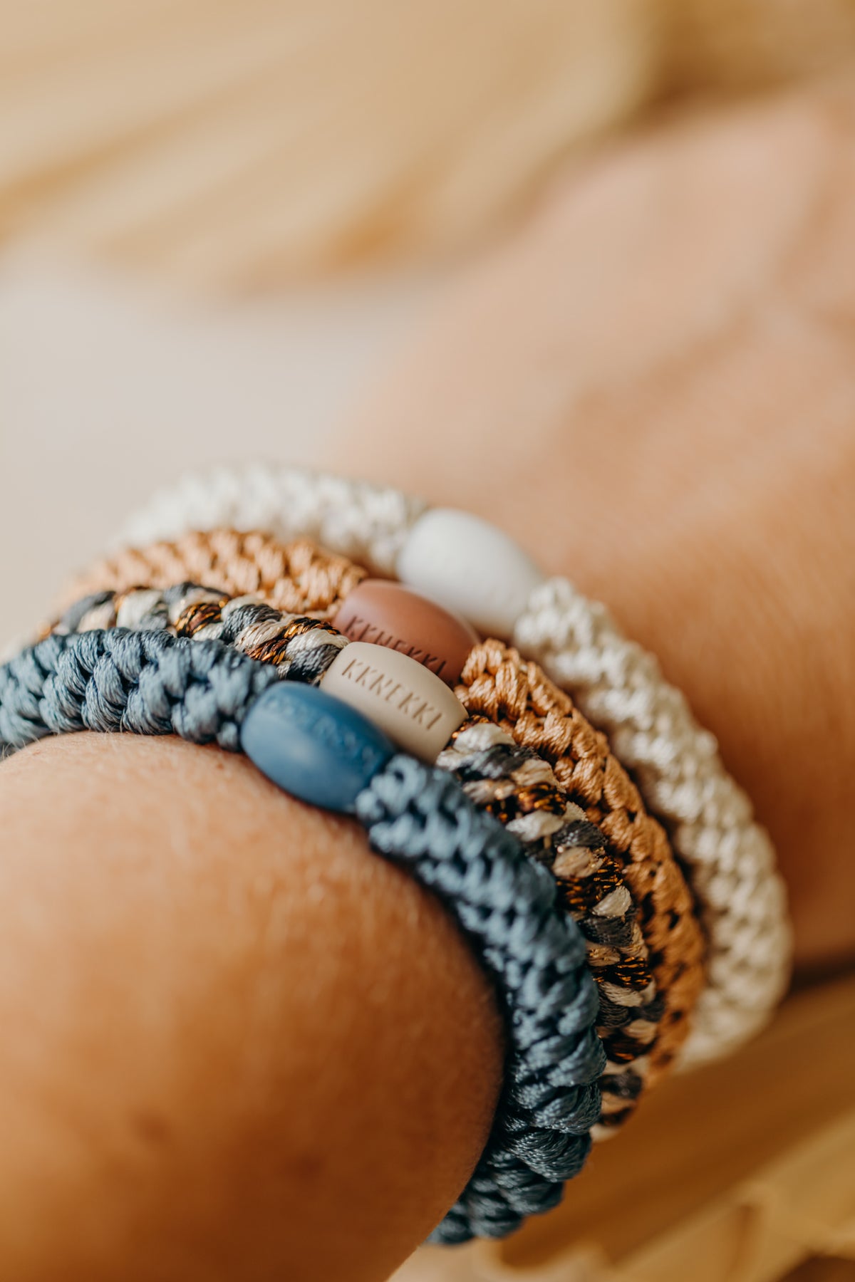 KKNEKKI Haargummi Set 075: 4 Haargummis im Set Ivory, Nougat, Dusty Blue und MIx Copper Glitter