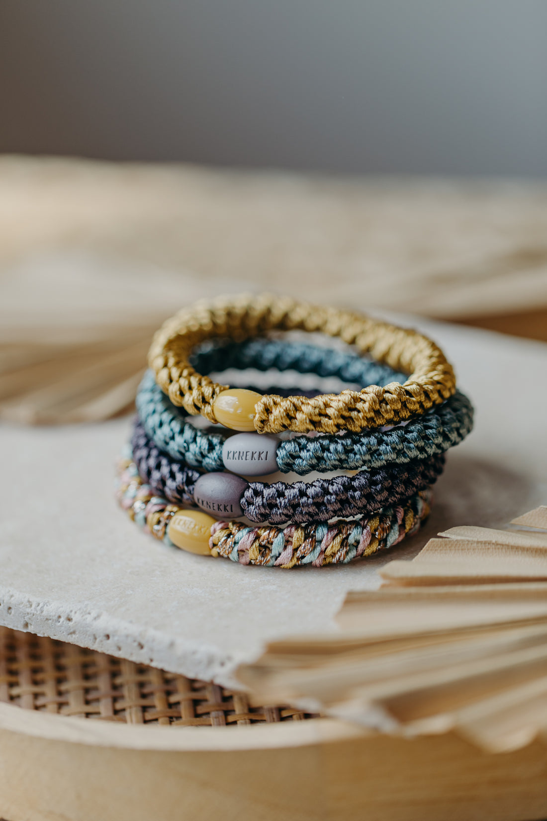 KKNEKKI Haargummi Set 010: 4 Haargummis im Set in Gelb-, Rosa- und Blautönen und Braun