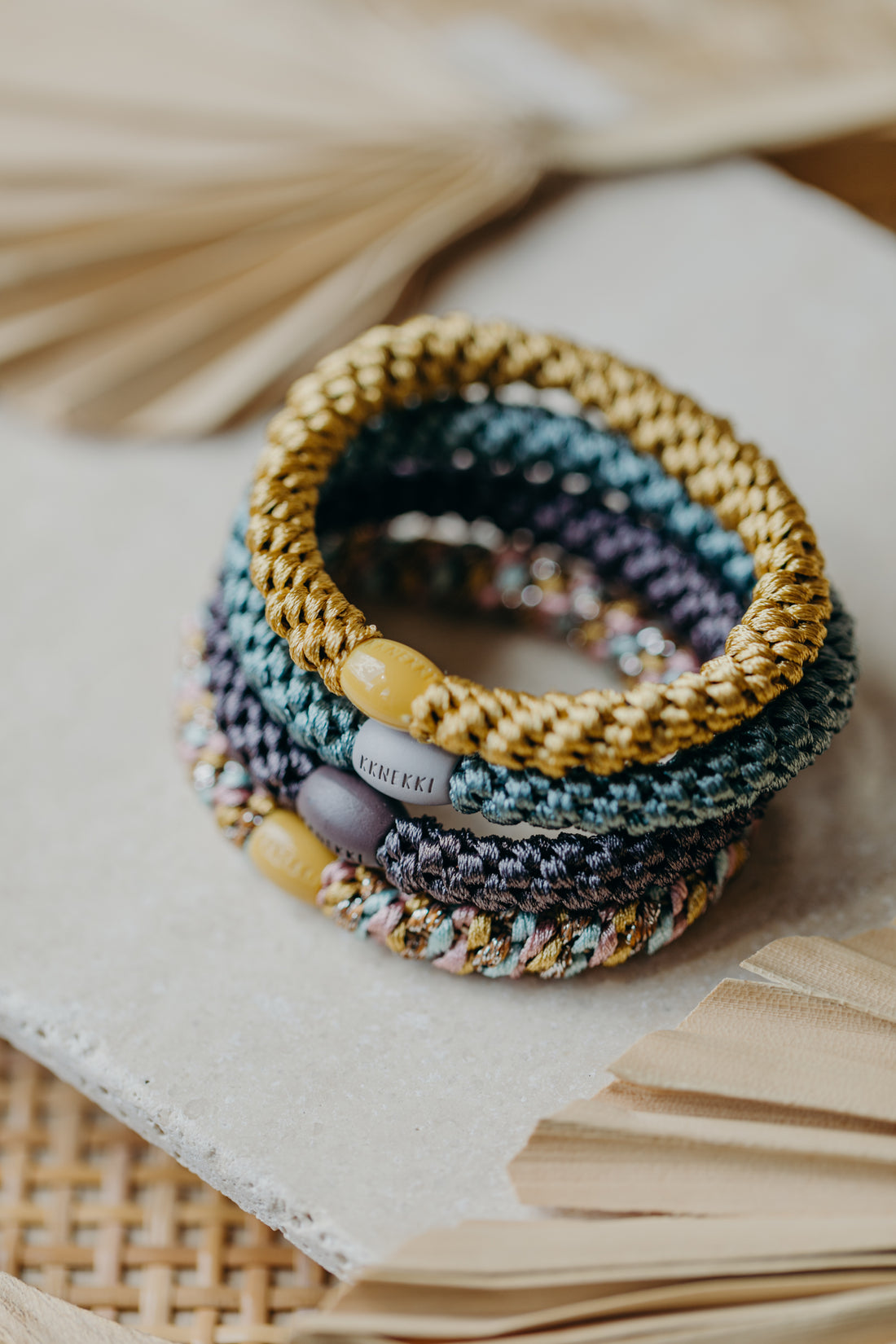 KKNEKKI Haargummi Set 010: 4 Haargummis im Set in Gelb-, Rosa- und Blautönen und Braun