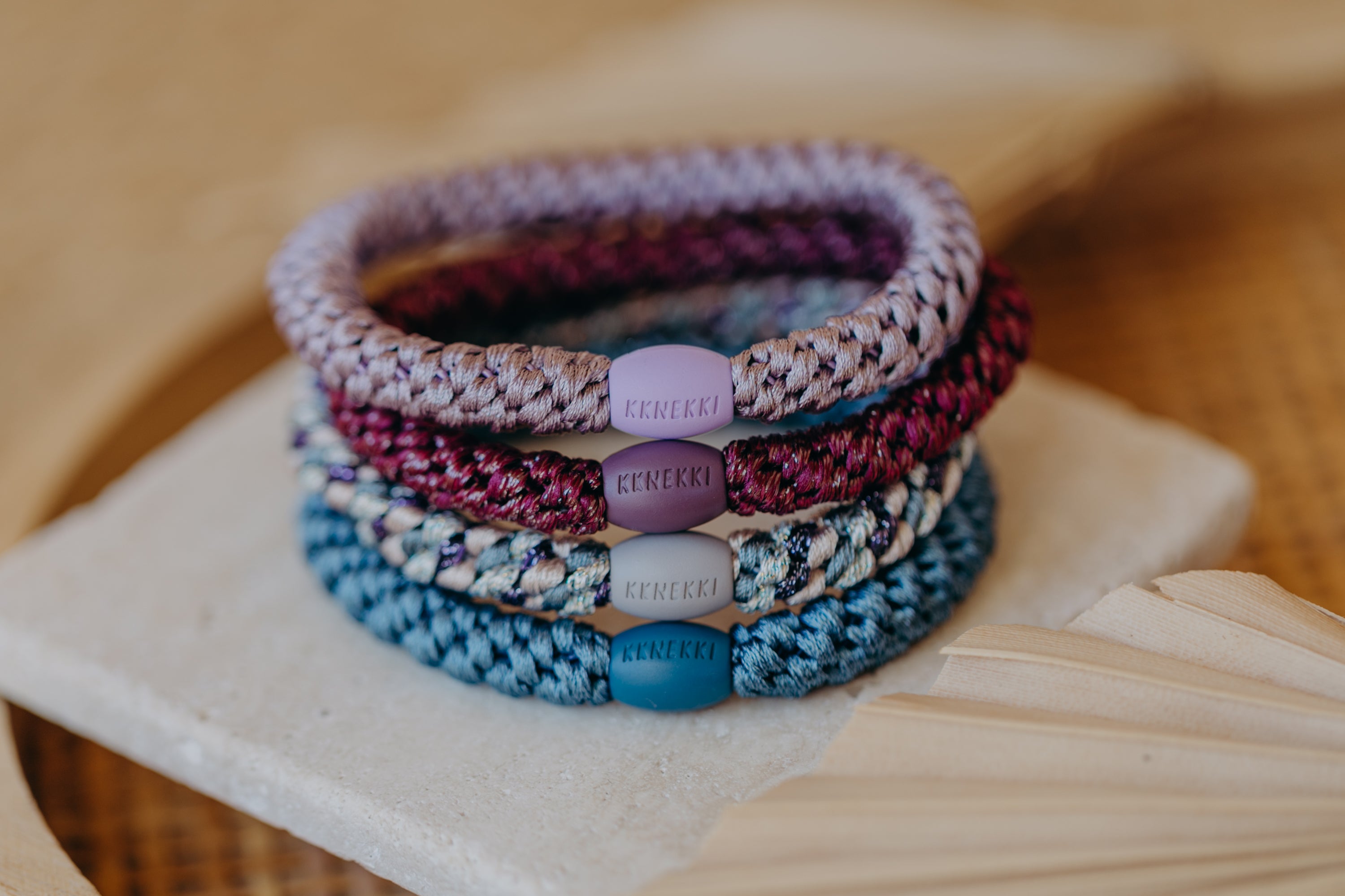 KKNEKKI hair tie set of 4 in shades of grey, green and black