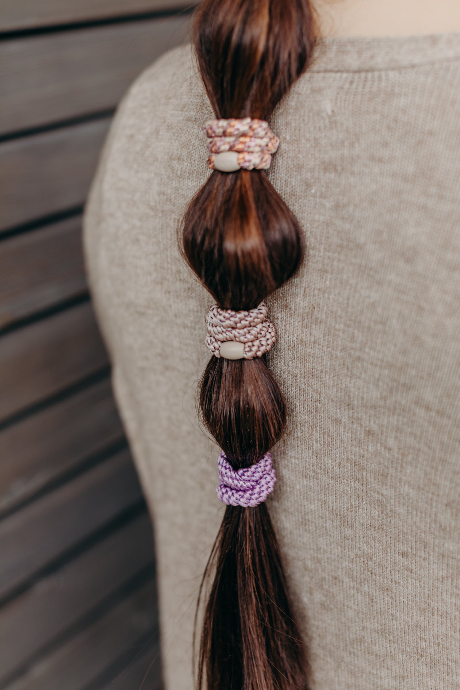 KKNEKKI hair tie set of 4 in shades of grey, green and black