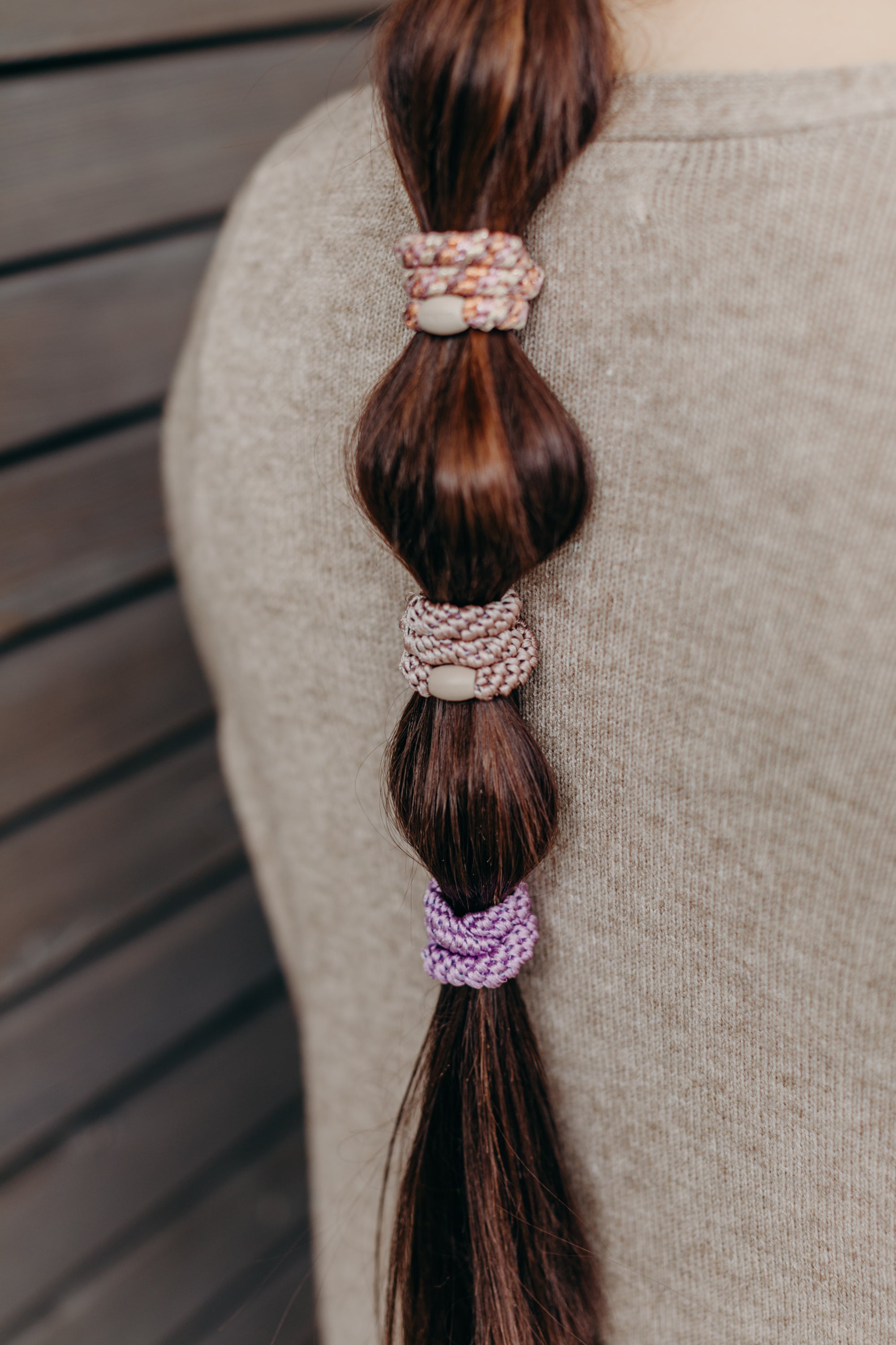 KKNEKKI hair tie set of 4 in shades of grey, green and black