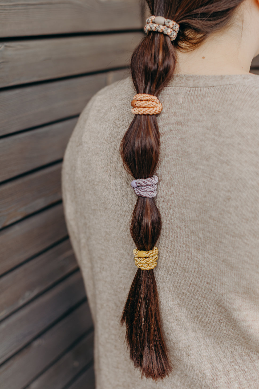 KKNEKKI Hair Tie Set 009: 4 hair ties in a set in shades of grey, green and black