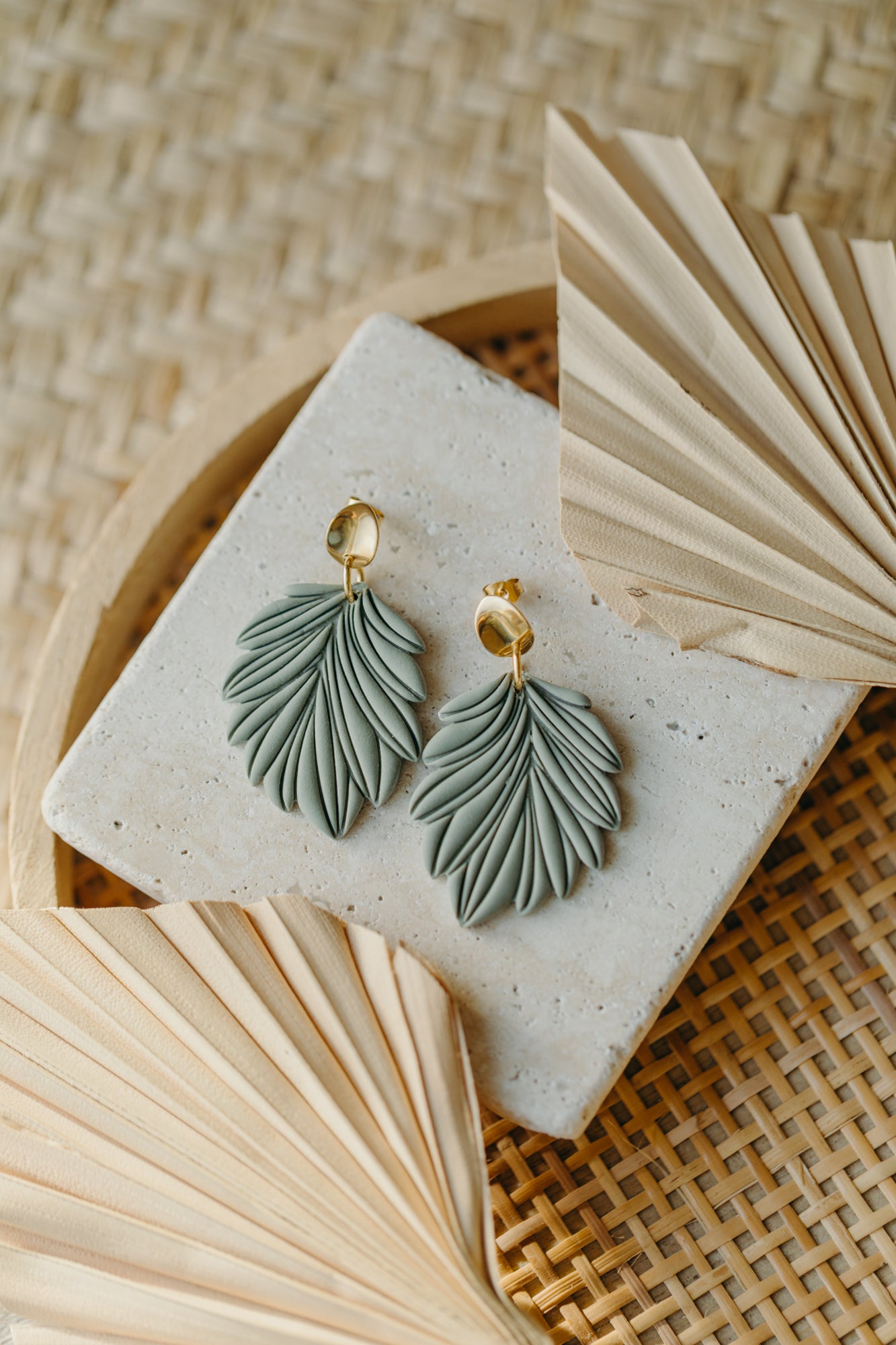 LAURIE - große grüne Blattohrringe