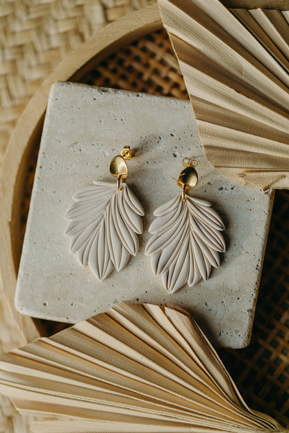 LAURIE - large vanilla-colored leaf earrings