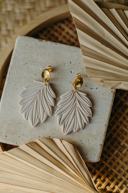 LAURIE - large vanilla-colored leaf earrings