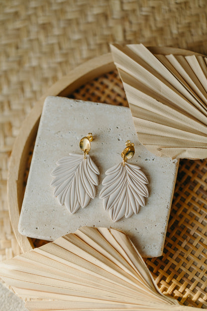 LAURIE - large vanilla-colored leaf earrings