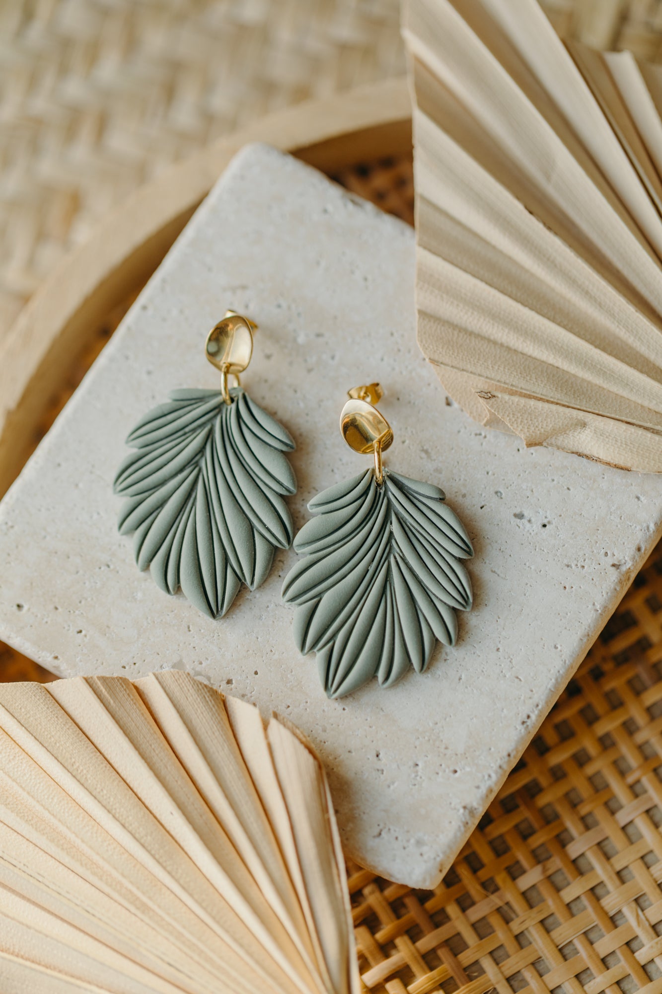 LAURIE - große grüne Blattohrringe