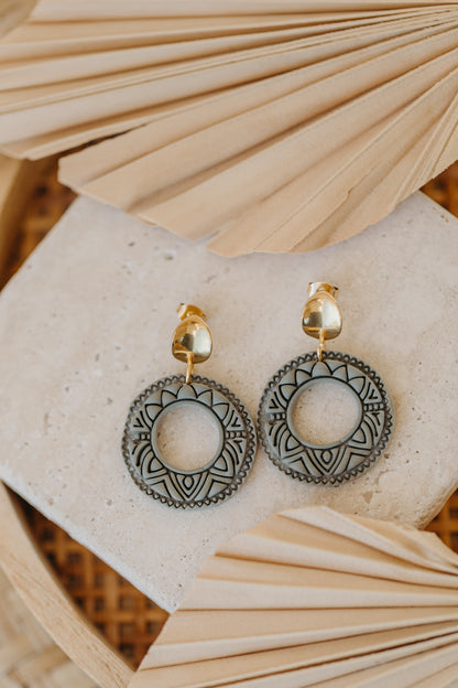 LEA - runde gemusterte grüne Polymer Ton Ohrringe