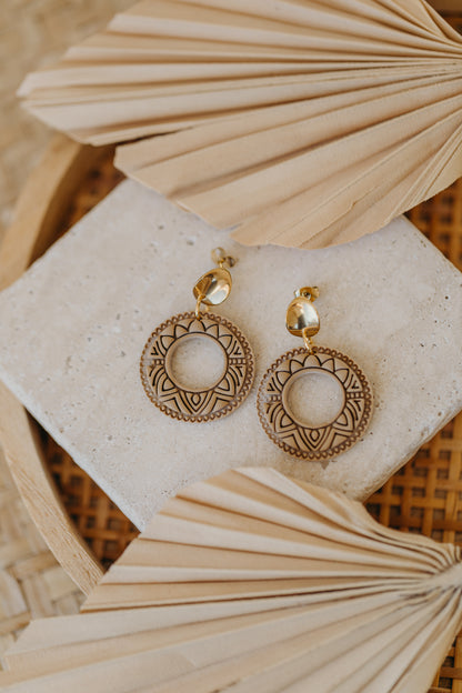 LEA - round patterned sand-colored polymer clay earrings