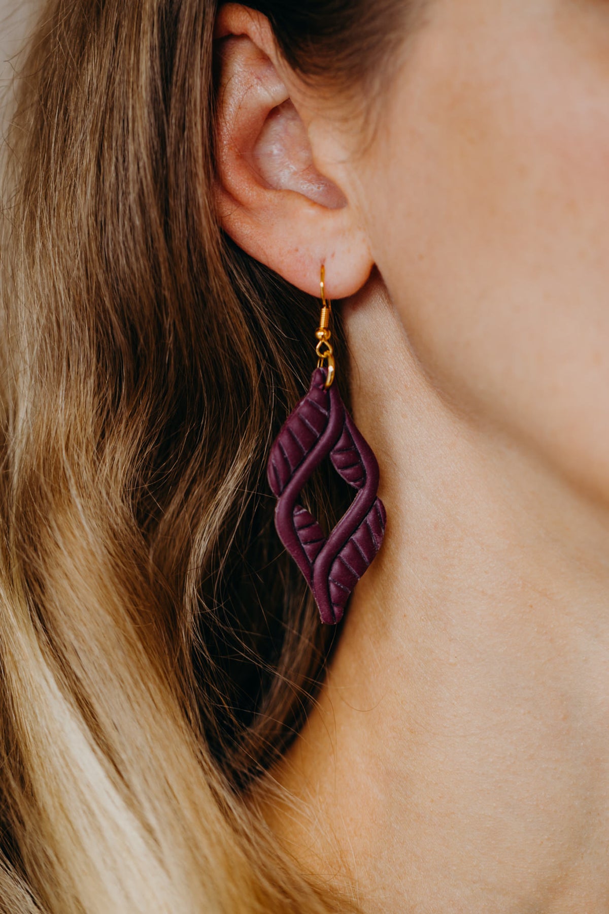 LEE – Ohrringe in Merlot aus Polymer Ton