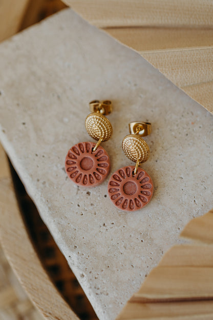 LOUISA - round patterned earrings in light terracotta