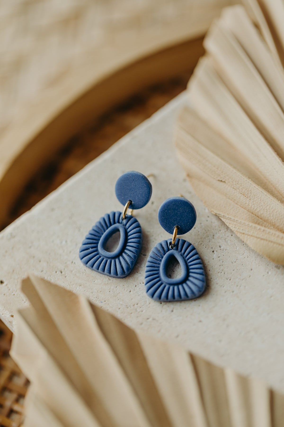 LULU - blaue gemusterte Polymer Ton Ohrringe