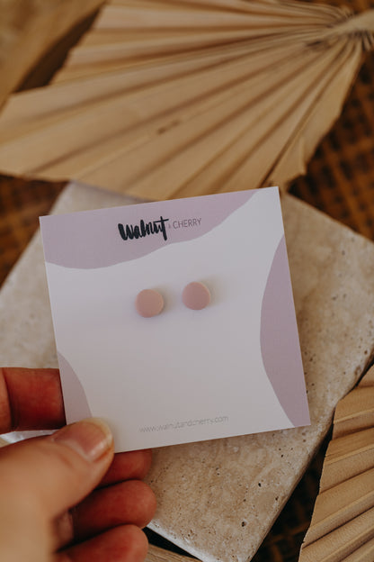 LYN - kleine organische Ohrstecker aus Polymer Ton in Pastellfarben