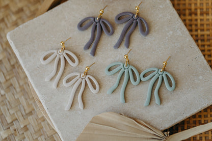 LYORA - große Schleifen Ohrringe in lavendel