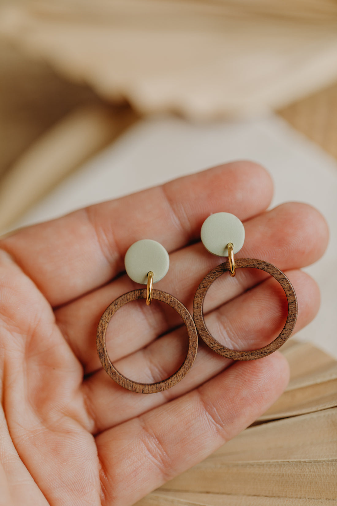 MALIA - round polymer clay earrings in white with wooden pendant circle