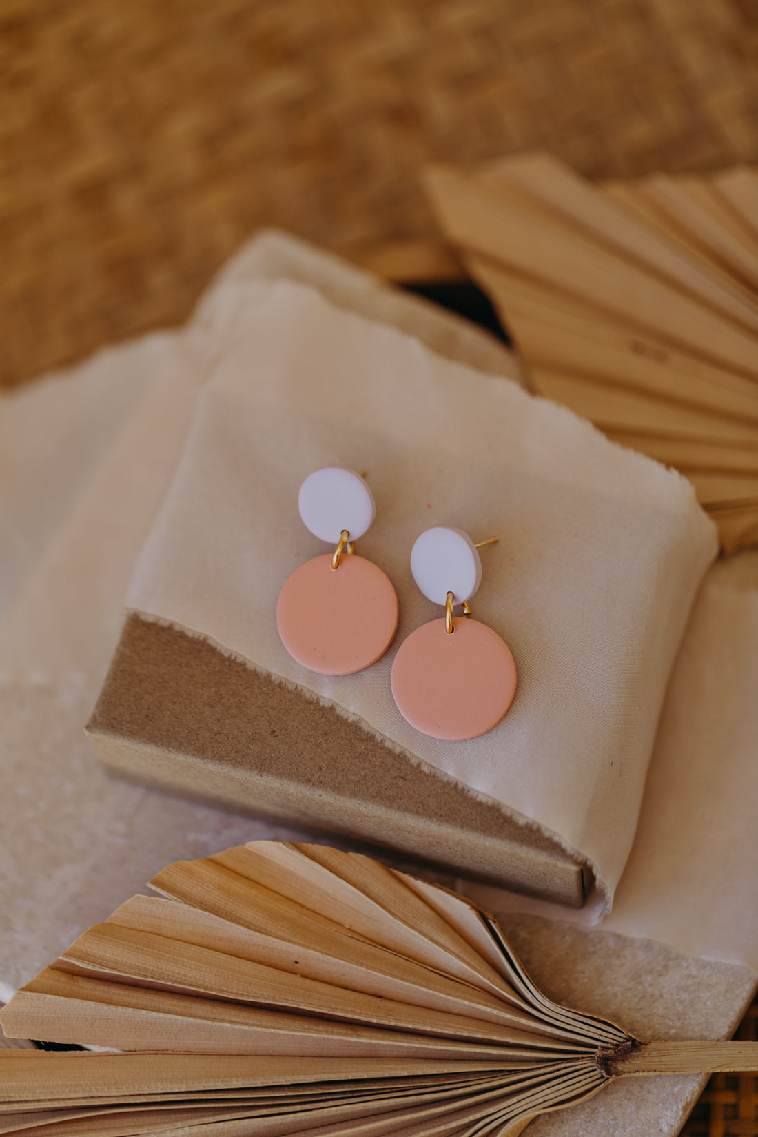 MALI - zweifarbige Ohrringe aus Polymer Ton in Pastell Lila und Peach