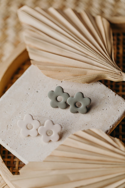 MARIA - kleine grüne Blumen Ohrstecker