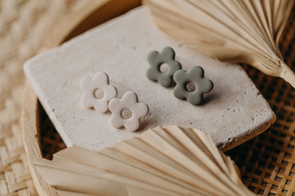 MARIA - kleine Blumen Ohrstecker in vanille