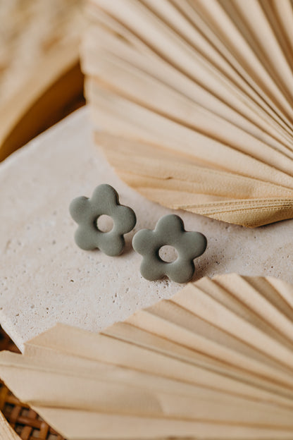 MARIA - kleine grüne Blumen Ohrstecker