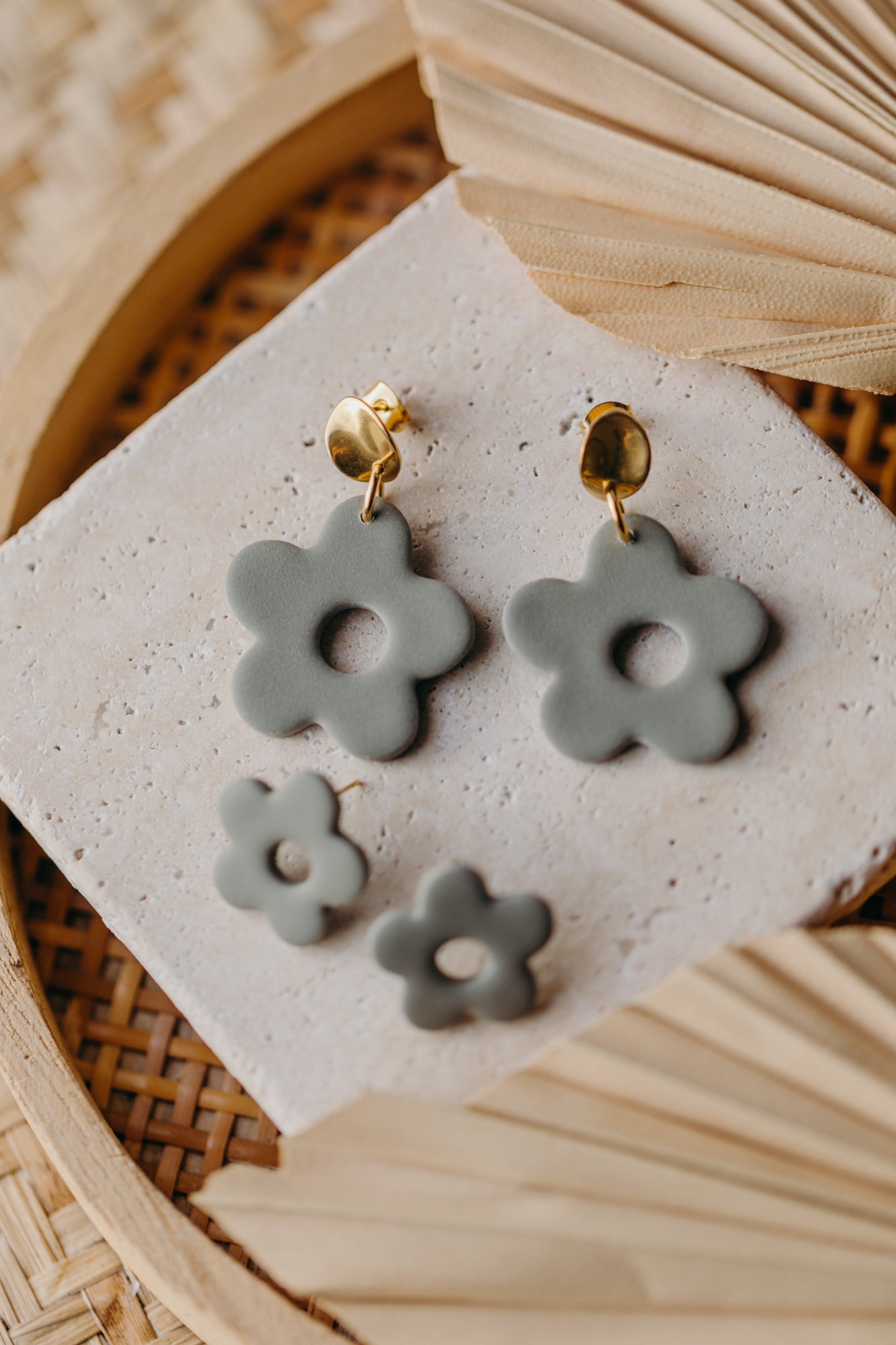 ZADI - Blumen Ohrringe in eukalyptus grün