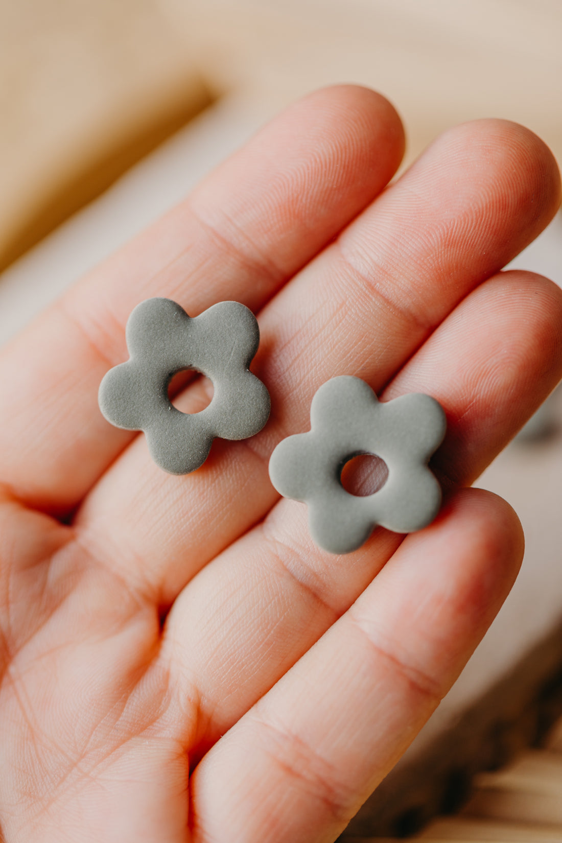 MARIA - small green flower stud earrings