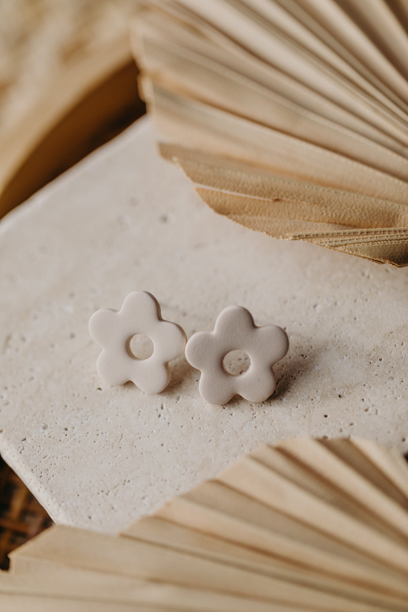 MARIA - kleine Blumen Ohrstecker in vanille