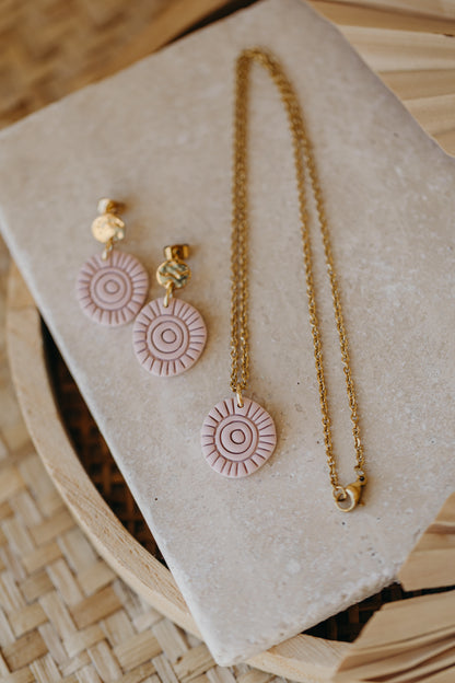 MARIS - Halskette mit rundem Anhänger mit Muster in rosa