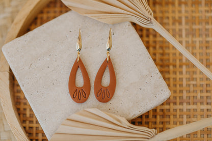 MARLEEN - long cinnamon-colored drop earrings with a pattern