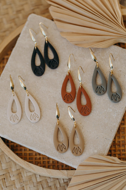 MARLEEN - long black drop earrings with pattern