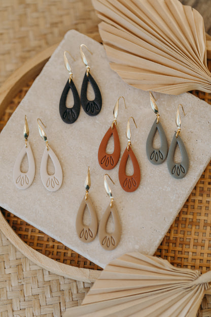 MARLEEN - long cinnamon-colored drop earrings with a pattern