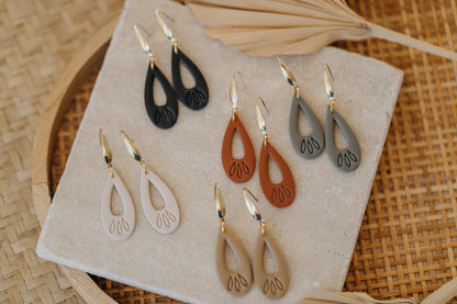 MARLEEN - long cinnamon-colored drop earrings with a pattern