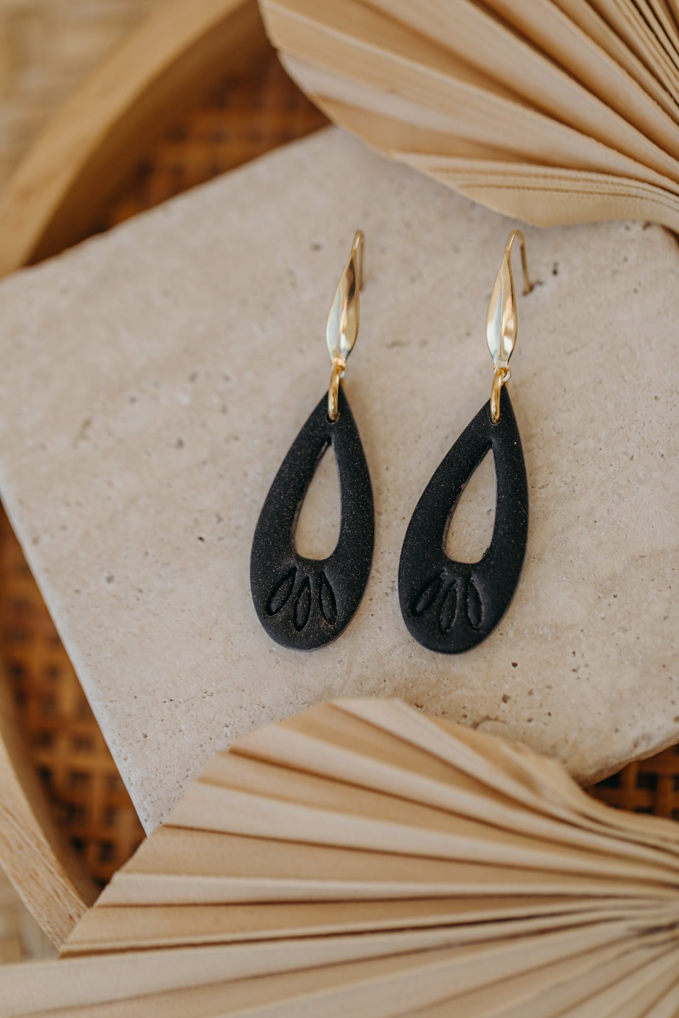 MARLEEN - long black drop earrings with pattern