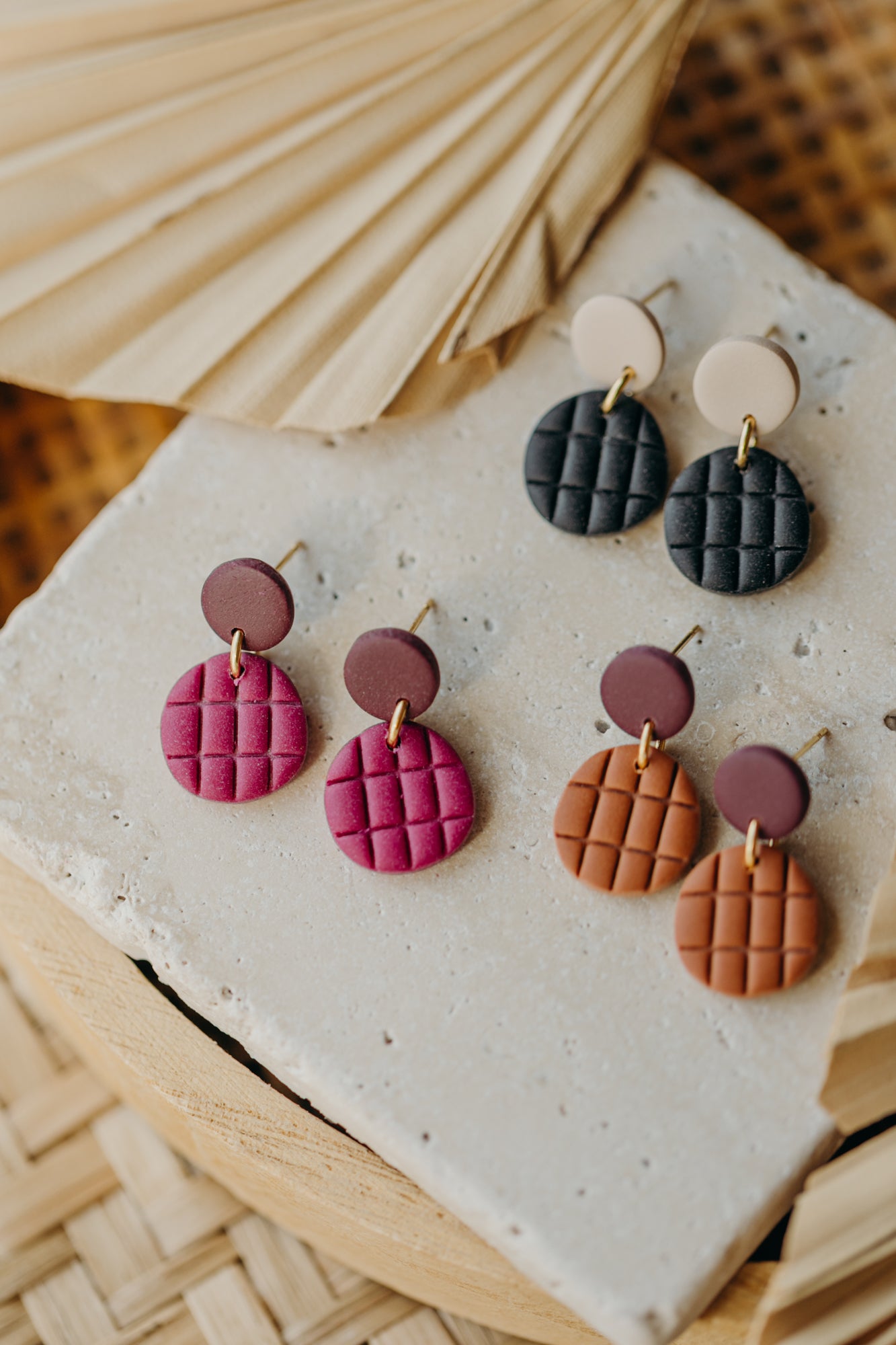 MAY – runde gemusterte Ohrringe in Merlot &amp; Himbeere