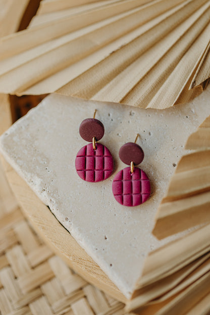 MAY – runde gemusterte Ohrringe in Merlot &amp; Himbeere