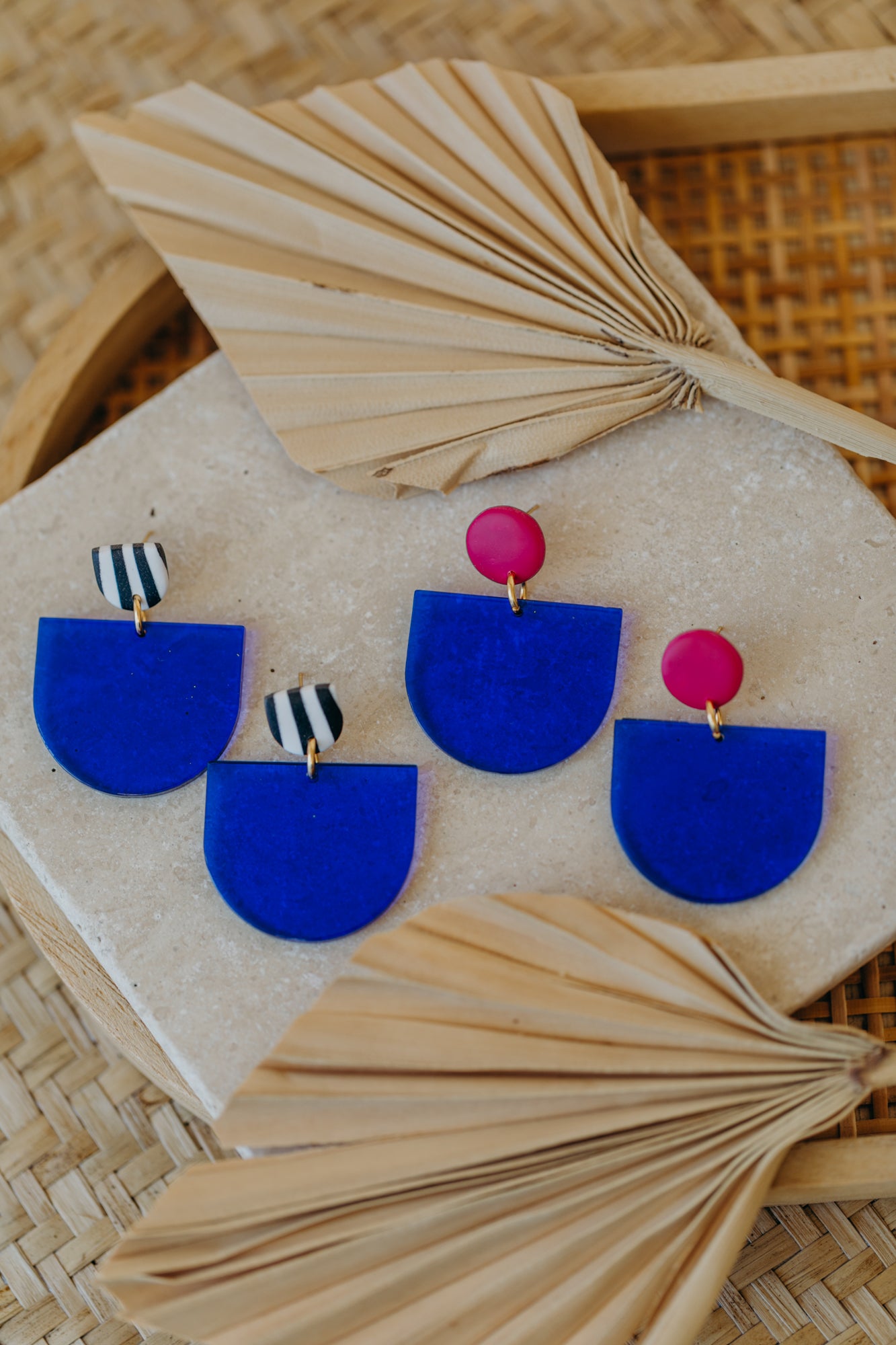 MELA -Statement Ohrringe in himbeere &amp; kornblumenblau