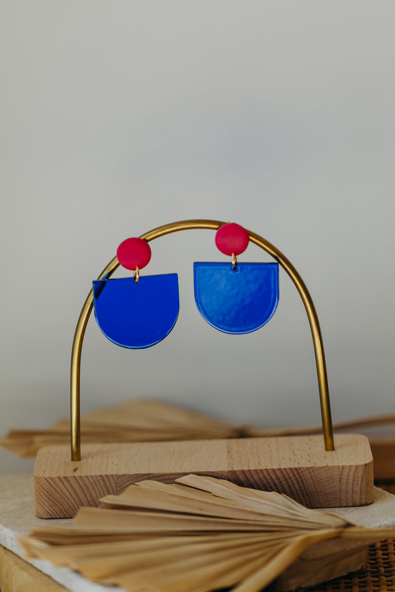 MELA -Statement Ohrringe in himbeere &amp; kornblumenblau