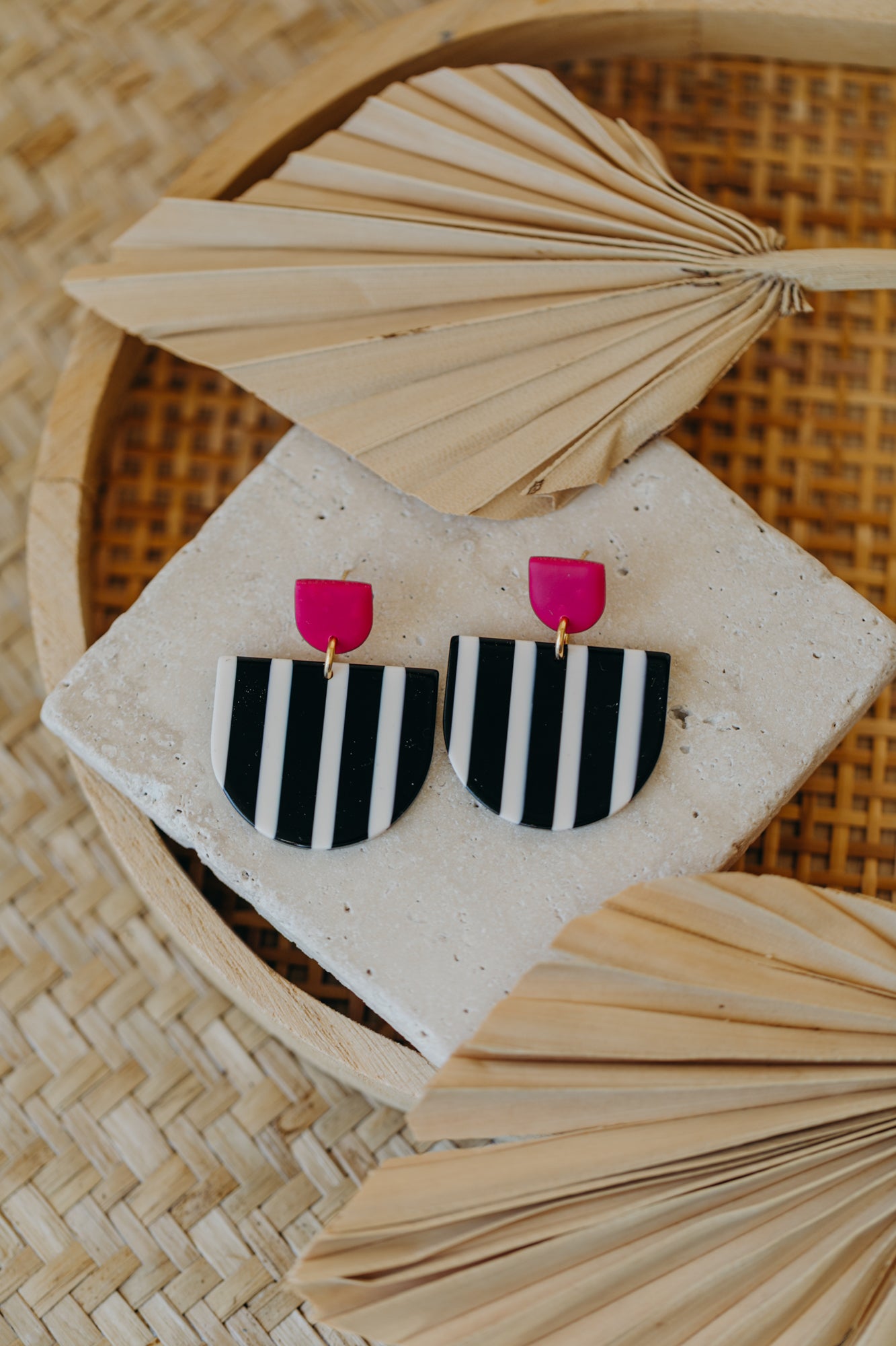 MELA - Statement Ohrringe in himbeere &amp; schwarz-weiß