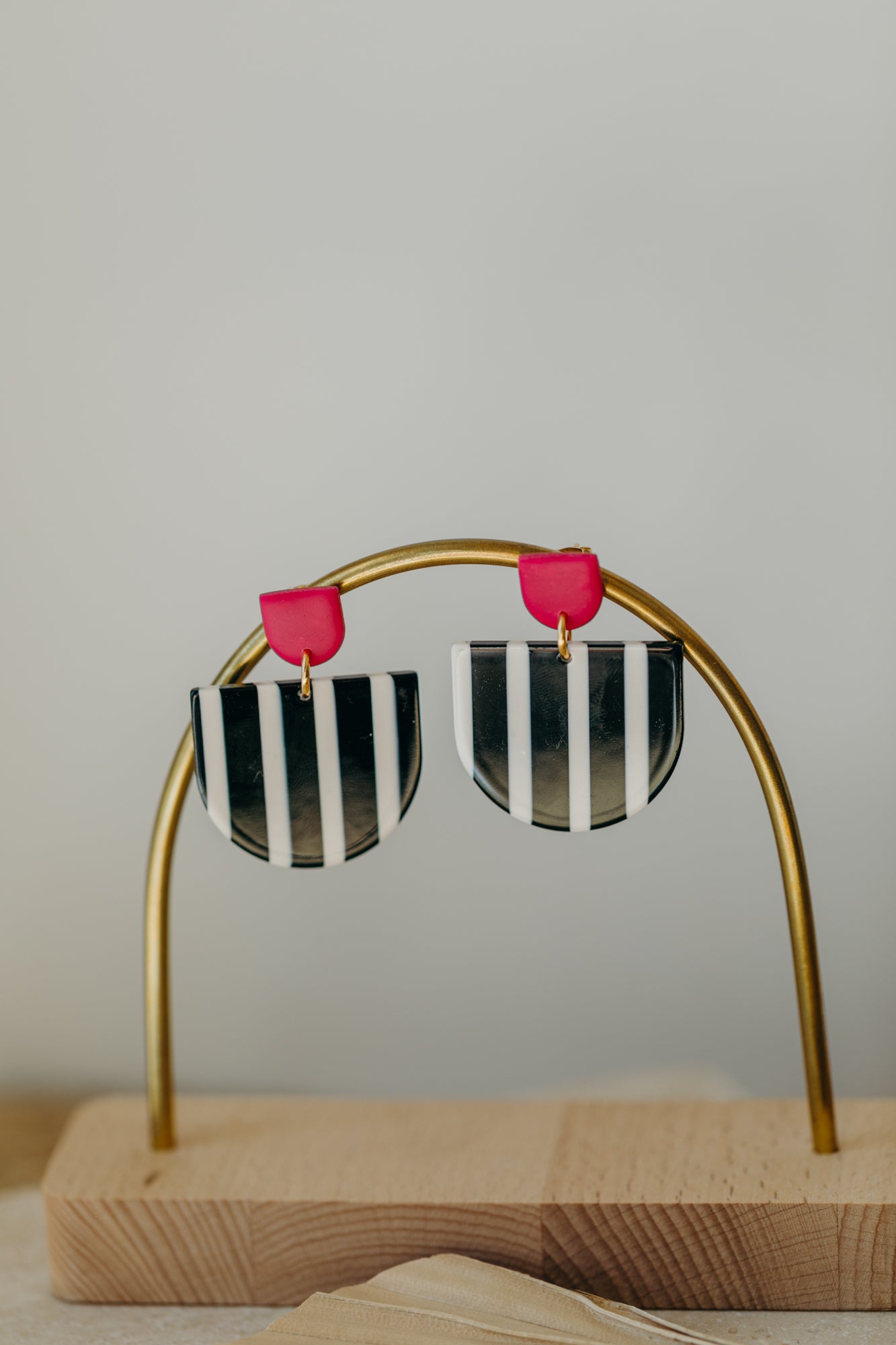 MELA - Statement Ohrringe in himbeere &amp; schwarz-weiß