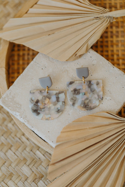 MELA – Statement Ohrringe in Kieselstein, Beige, Grau &amp; Vanille