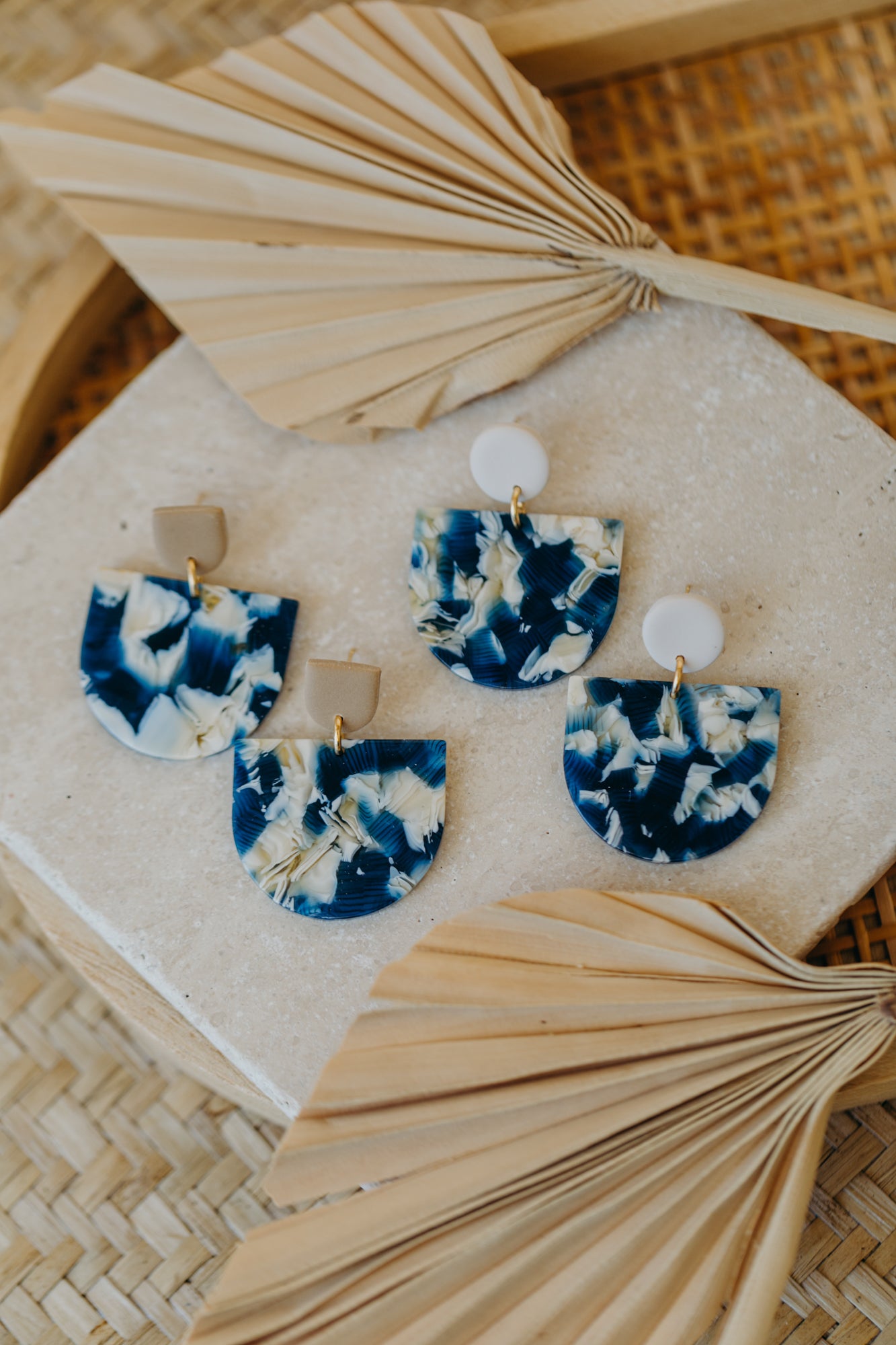 MELA - Statement Ohrringe in Blau &amp; Beige