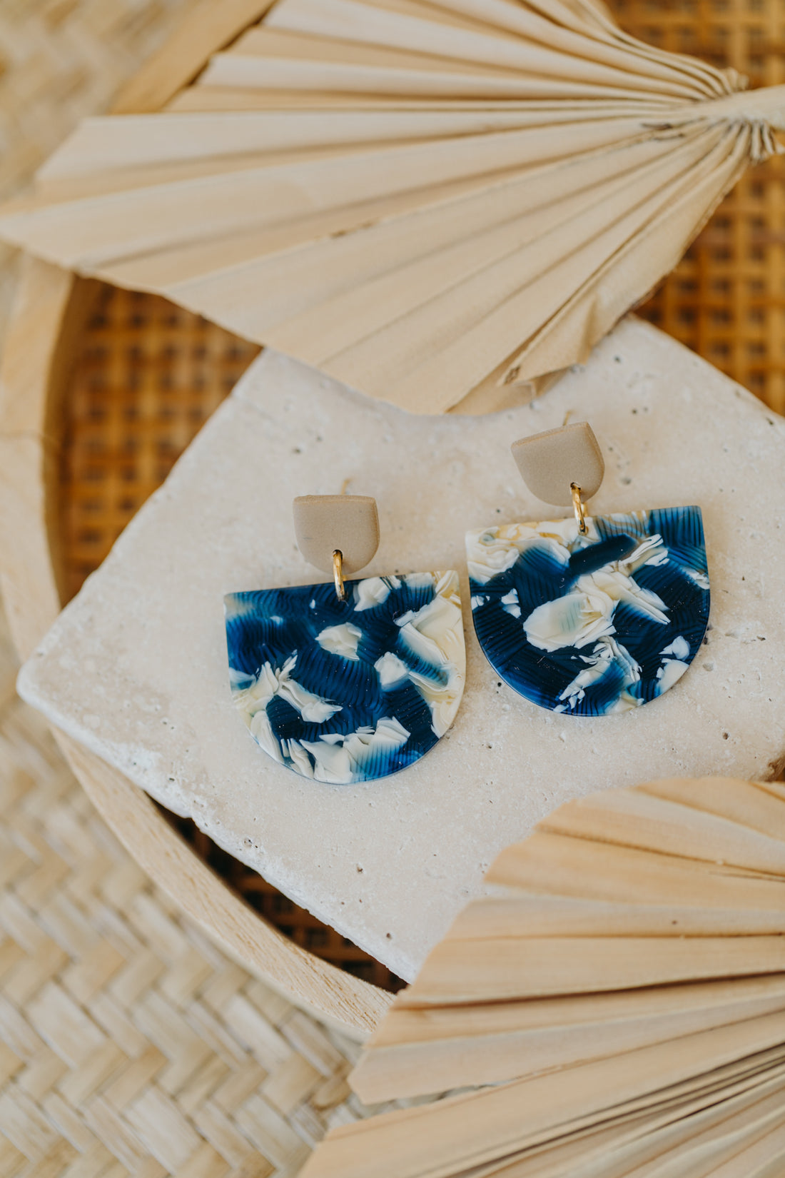 MELA - Statement Ohrringe in Blau &amp; Beige