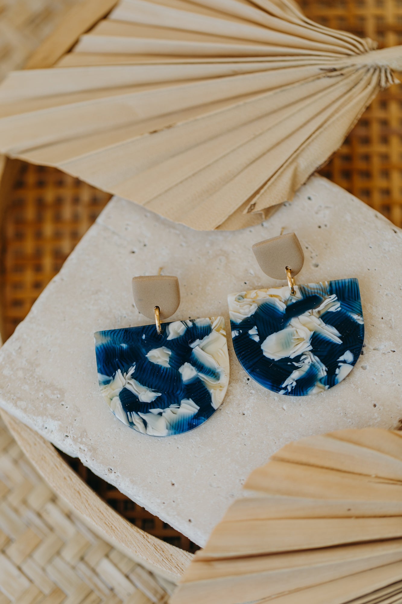 MELA - Statement Ohrringe in Blau &amp; Beige