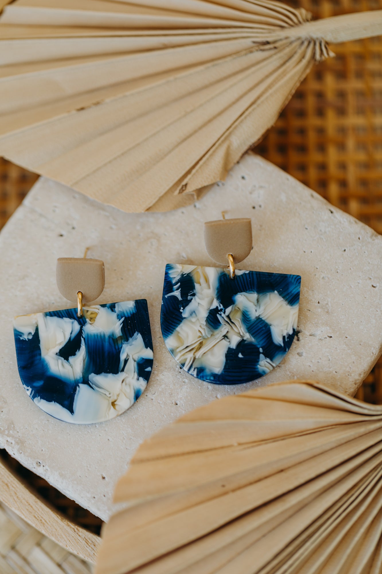 MELA - Statement Ohrringe in Blau &amp; Beige