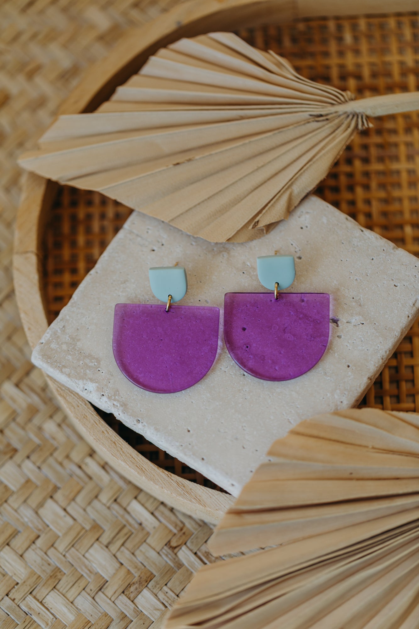 MELA - Statement Ohrringe in salbeigrün &amp; lila