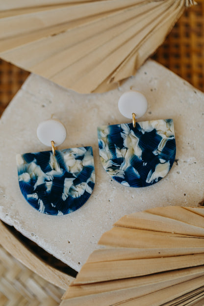 MELA – Statement Ohrringe in Vanille, Beige &amp; Blau